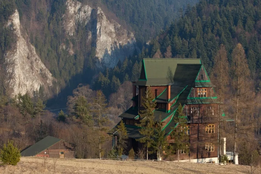 Schronisko Trzy Korony w Sromowcach